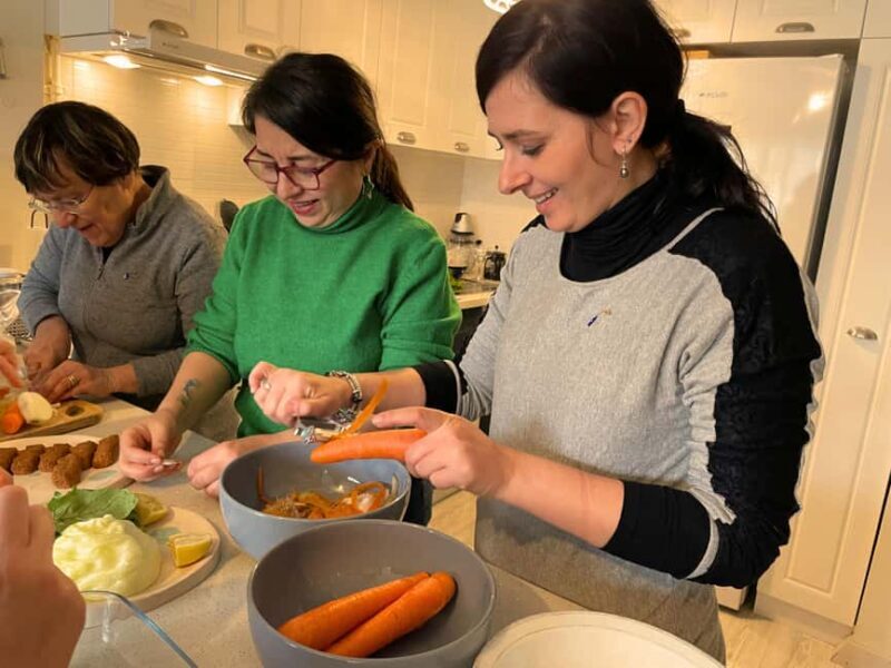 Traditional Home Cooking with a Local in stanbul Center - Sharing a Meal and Cultural Conversation