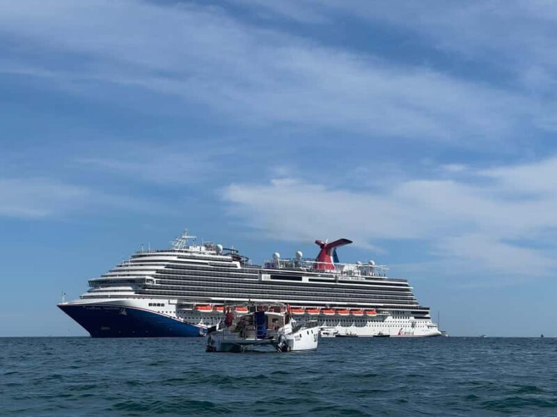 Traditional tour to the Arch of Cabo San Lucas. - Key Points