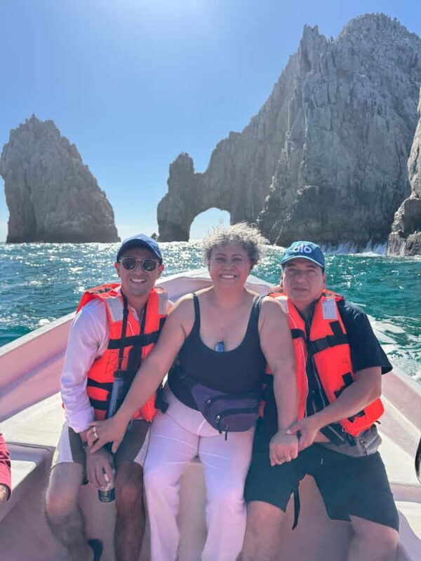 Traditional tour to the Arch of Cabo San Lucas. - Analyzing the Value
