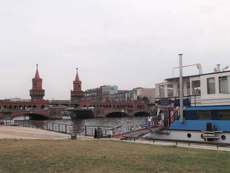 Tranfer with small or Bigger introduction Tour Berlin - Key Points