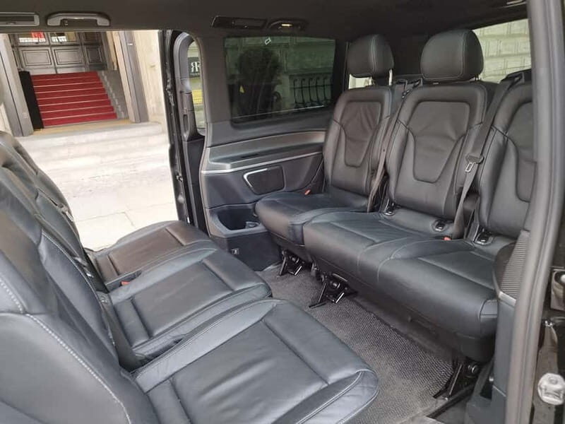 Tranfer with small or Bigger introduction Tour Berlin - The Value of a Private, Tailor-Made Tour