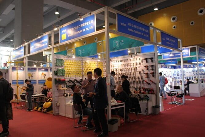 Translator Shopping Assistant and Business Tour Guide Service - Who Should Consider This Tour?