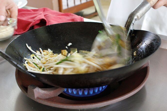 Traveling Spoon Pad Thai and Papaya Salad Private Online Cooking Class - The Experience: What to Expect from Start to Finish