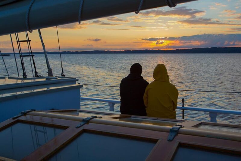 Traverse City: Fall Evening Sail on Tall Ship Manitou - FAQ