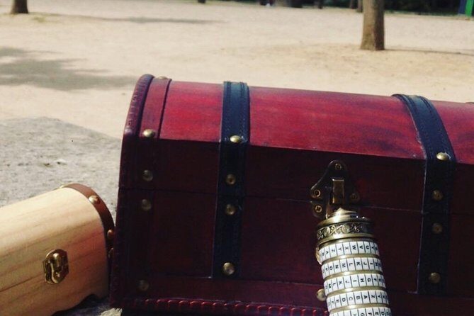 Treasure hunt along the Seine to visit Paris! - Exploring Paris Differently: Treasure Hunt Along the Seine