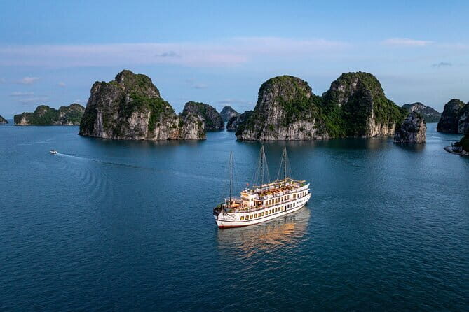 Treasure Junk Cruise 2-Day Discover the stunning Bai Tu Long Bay - Key Points