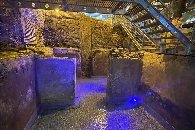 Trevi Fountain Underground Small Group Tour: the full story - An Unexpected Water Journey in Ancient Rome