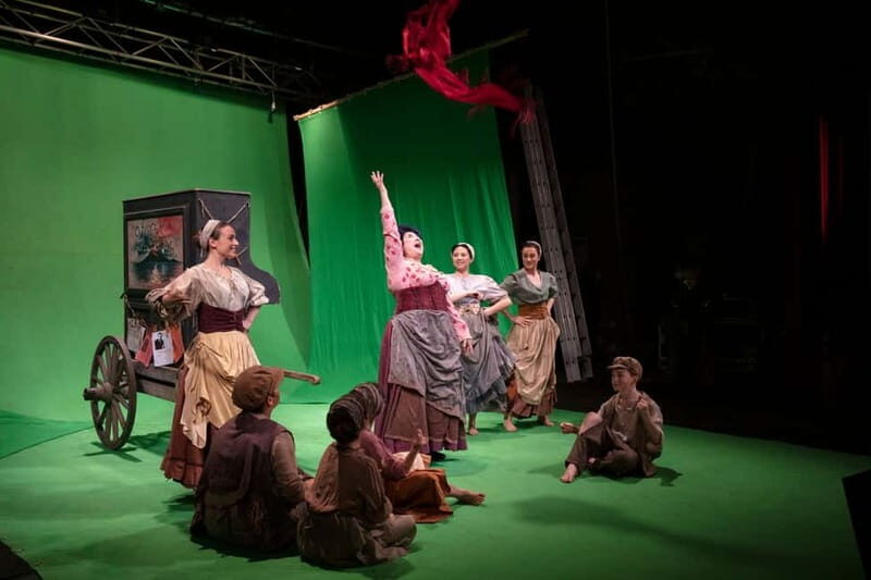 Trianon Theater: The Room of Wonders entrance ticket - The Role of Guides and Additional Insights