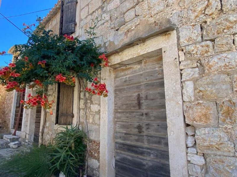 Trogir: Blue Lagoon, Maslinica, and Solinska Bay Boat Tour - Key Points