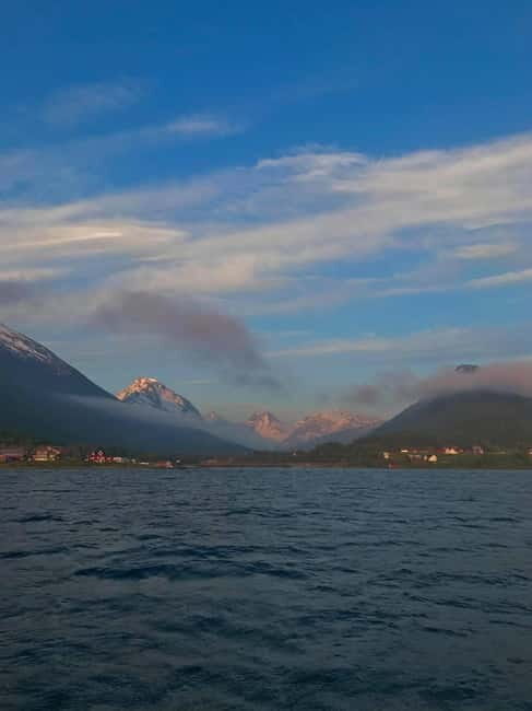 Tromsø: 2-Hour Island Tour Cruise with Snacks and Drinks - The Crew & Guides