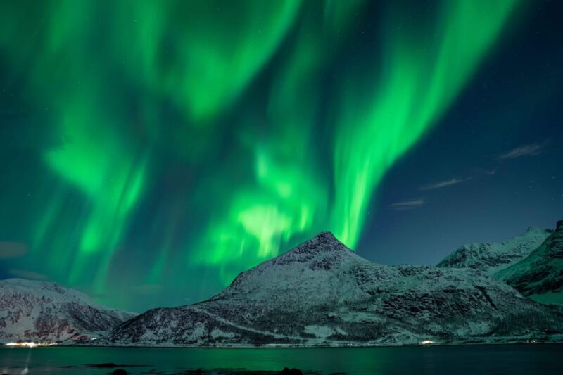 Tromsø: Aurora Tour with Campfire and Professional Photos - Key Points