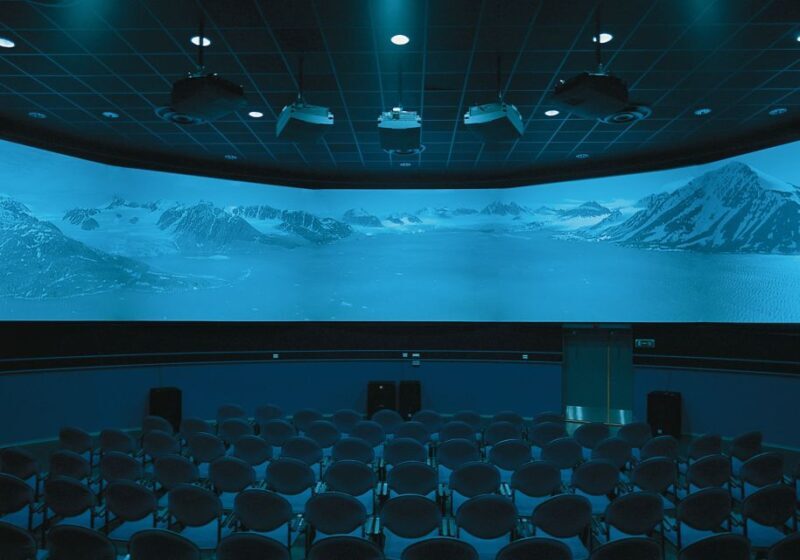 Tromsø: Entrance Ticket to Polaria - The Sum Up