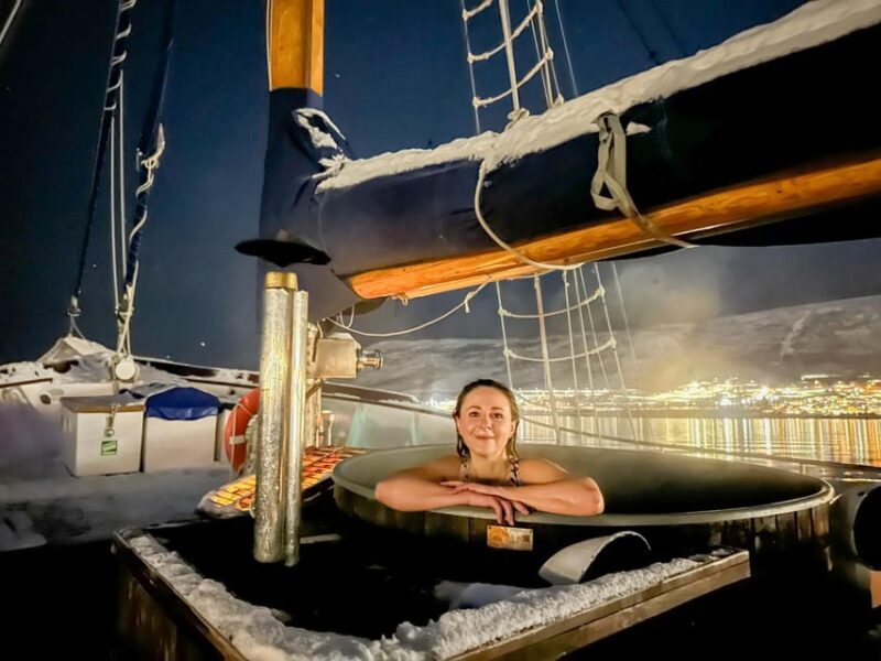 Tromso: Luxury Northern Lights Cruise with Hot Tub & Dinner - Key Points