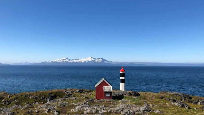 Tromsø: Lyngstuva Lighthouse Guided Hike with Lunch - Reaching the Lighthouse & the Perfect Picnic Spot