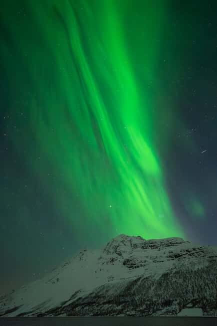 Tromso: Northern Lights in a minibus, with photos and a warm meal! - Key Points