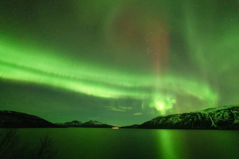 Tromsø: Northern Lights tour, local experts, free photos - The Pros & Cons