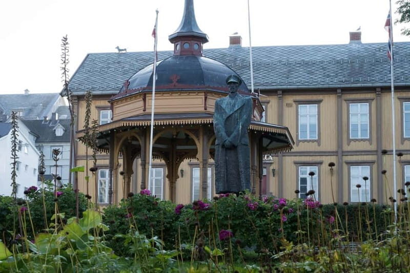 Tromsø: Spanish tour of the historic center and the Polar Museum - Practical Details and Value
