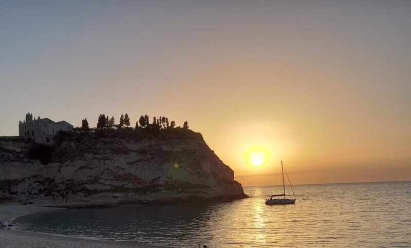Tropea: Sunset Aperitif on a Sailing Boat - FAQ