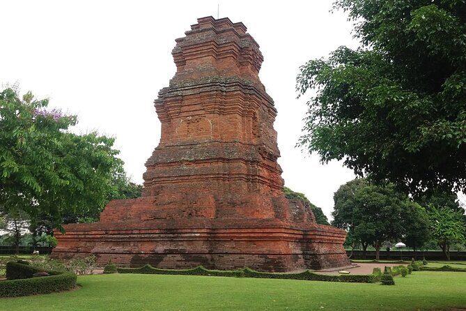 Trowulan Tour Ruin of Majapahit Kingdom from Surabaya - Authentic Encounters and Hidden Gems