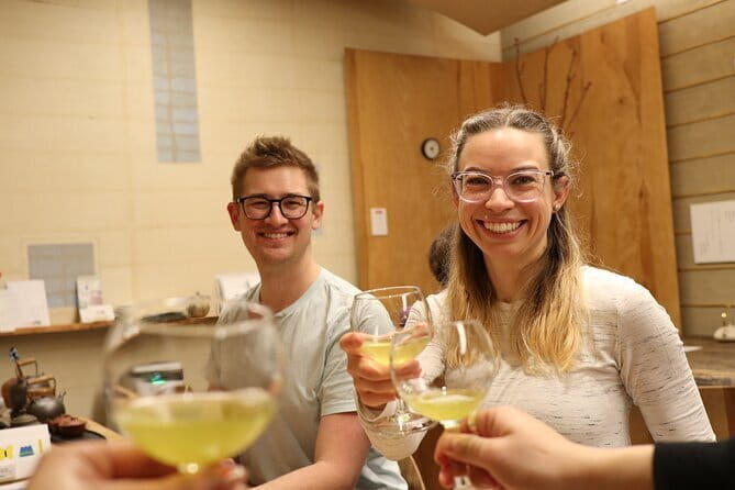 Tsukiji FISH MARKET "Hidden Food Spots TOUR" in SPANISH & ENGLISH - Exploring the Tsukiji Fish Market “Hidden Food Spots Tour” in Tokyo