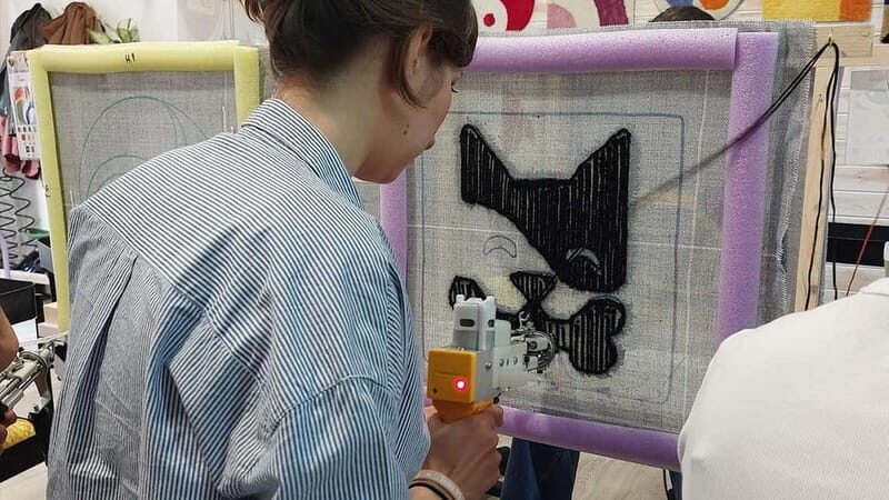 TUFTING: Learn how to make a rug during a fun class in Valencia. - Analyzing the Value
