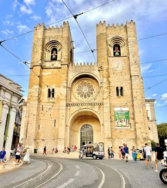 Tuk-Tuk sightseeing in lisbon(Old town) - What Makes This Tour Stand Out?