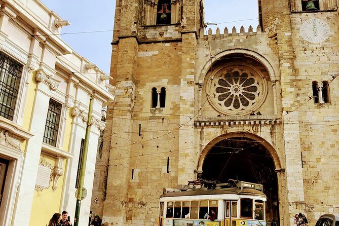 Tuk Tuk Tour Lisbon-Belém 4 H - Start at Lisbon Cathedral: A Historic Landmark