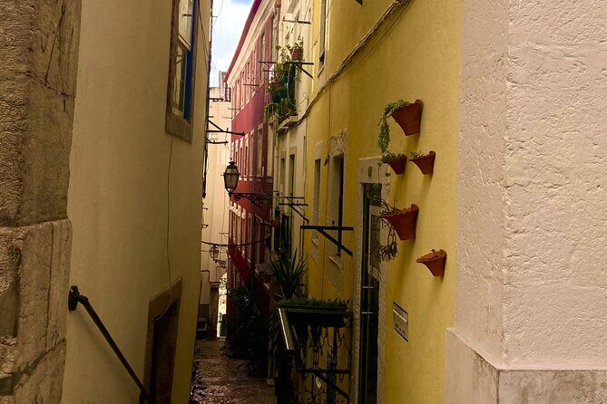Tuktuk adventure through Lisbon - Exploring Lisbon in a Tuktuk: What You Can Expect