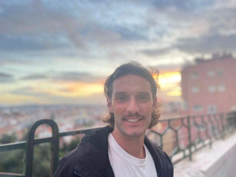 Tuktuk tour in lisbon - viewpoints - street art - churches - Key Points