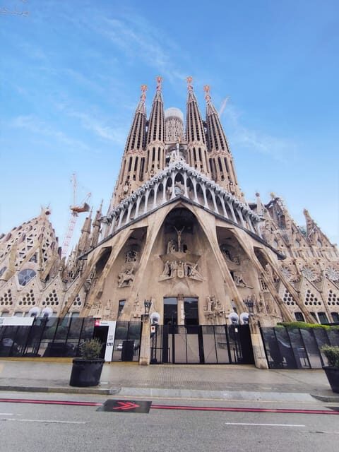 Tur Barcelona în Român - Key Points