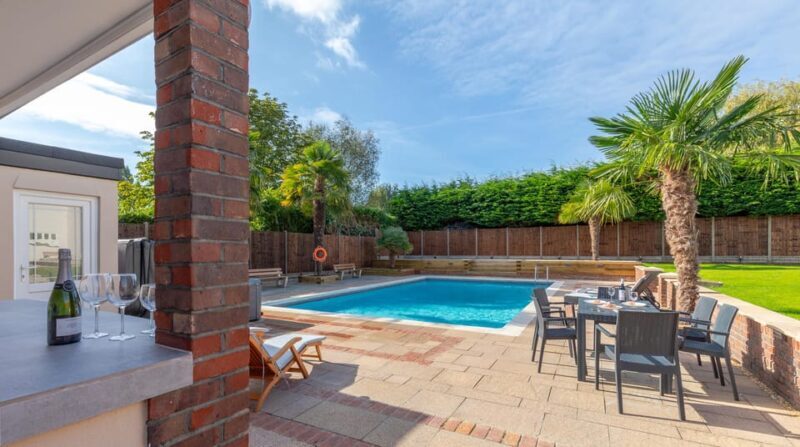 Turkish BBQ with Swimming Pool and Hot Tub - Key Points