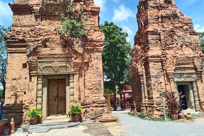 Two Day Tour, Phnom Penh to Siem Reap, Angkor Temple and Back - Who Should Consider This Tour?