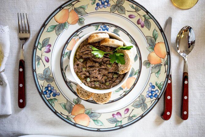 Typical Dining & Cooking Demo at Local's Home in Lucca - Key Points