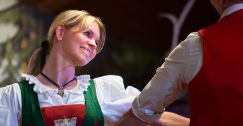 Tyrolean Evenings Family Gundolf in Innsbruck - Key Points