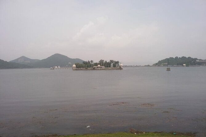 Udaipur City Private Luxury Tour With Guide - The Itinerary in Detail