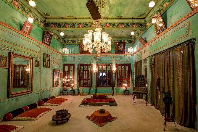 Udaipur Full Day City Tour with Boat Ride - FAQs