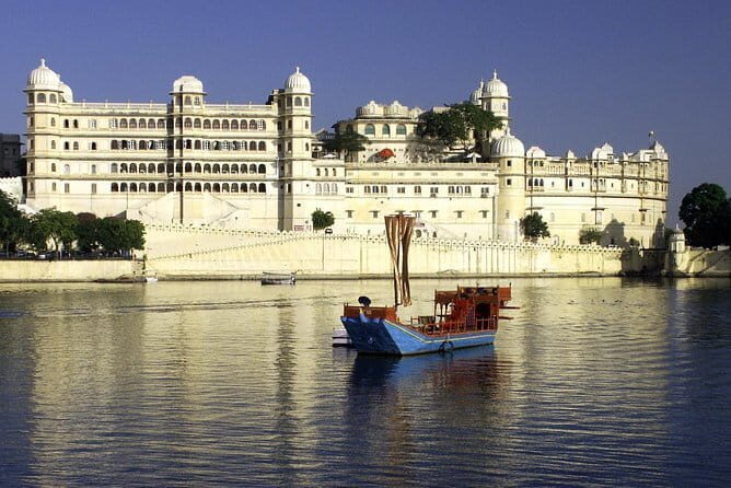 Udaipur - Privately Guided Half day Tour to city of lakes - An In-Depth Look at the Udaipur Half-Day Tour
