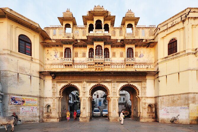Udaipur Shopping Tour with Pickup and Drop Off - FAQs