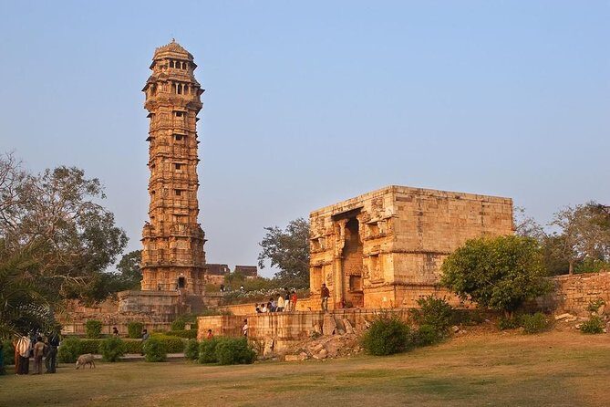 Udaipur to Jaipur via Visiting Chittorgarh Fort guide tour - Key Points