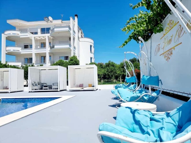 Ulcinj: relaxation by the pool - Key Points