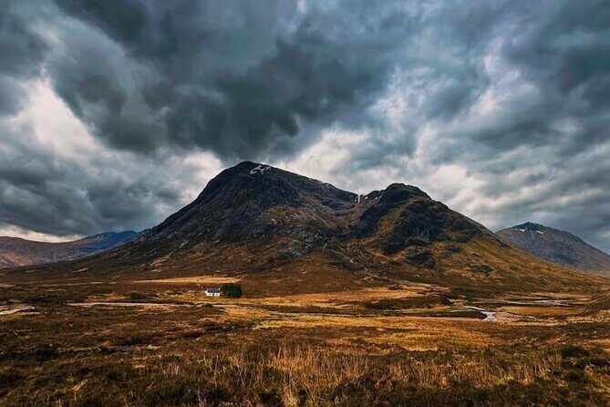 Ultimate Day tour Edinburgh: Glencoe, Highland Cows, Loch Lomond - The Kelpies & The Helix: Modern Scottish Art Meets Tradition