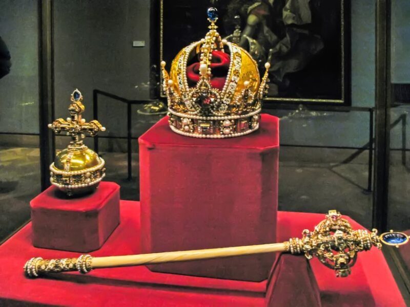 Ultimate Tower of London, Beefeater Welcome & Crown Jewels - Key Points