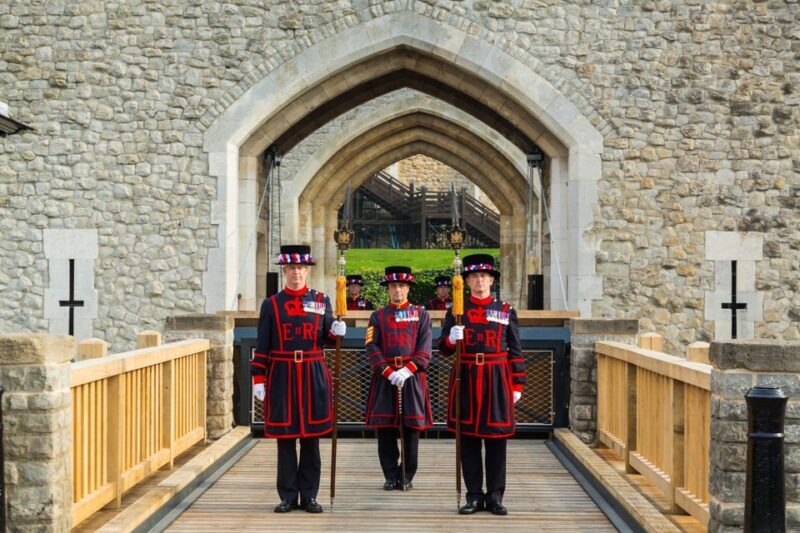 Ultimate Tower of London, Beefeater Welcome & Crown Jewels - An In-Depth Look at the Experience