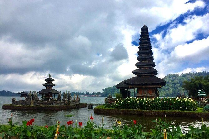Ulun Danu Temple, Handara Gate, Wanagiri And Banyu Mala Waterfall - What to Expect from the Experience
