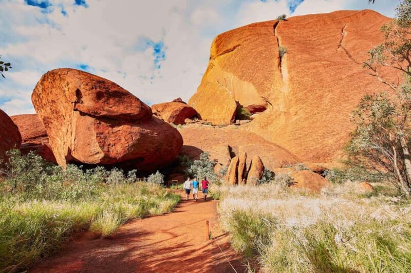 Uluru: Guided Walking Tour at Sunrise with Light Breakfast - How the Experience Feels for Travelers