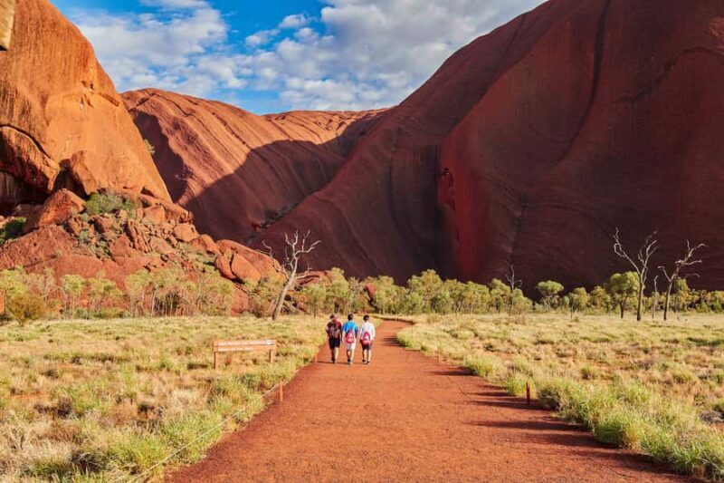 Uluru: Sacred Sites Tour + Sparkling at Sunset & BBQ Dinner - Starting Point: Comfort and Convenience