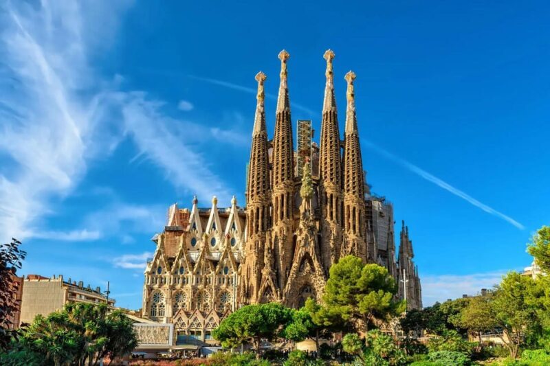 Uncover Sagrada Familia: Gaudís Designs and Museum Exhibits - Key Points