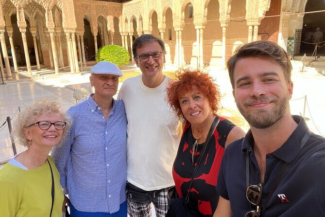 Unforgettable Alhambra Tour: group tour - Key Points
