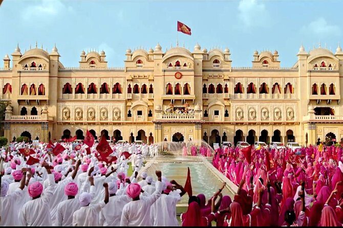 Unveiling Bollywood: Grand Tour of Iconic Real Sets & Their Story - A Closer Look at the Tour Itinerary