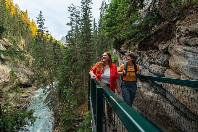 Up to 14 guests Private Tour: Lake LouiseMoraine & Emerald Lake - FAQ